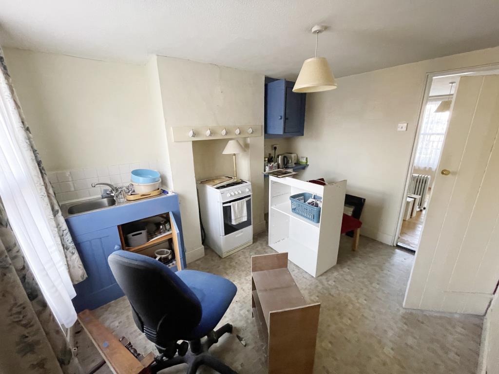 Lot: 73 - TERRACED PERIOD HOUSE FOR IMPROVEMENT - Inside image of kitchen from lobby